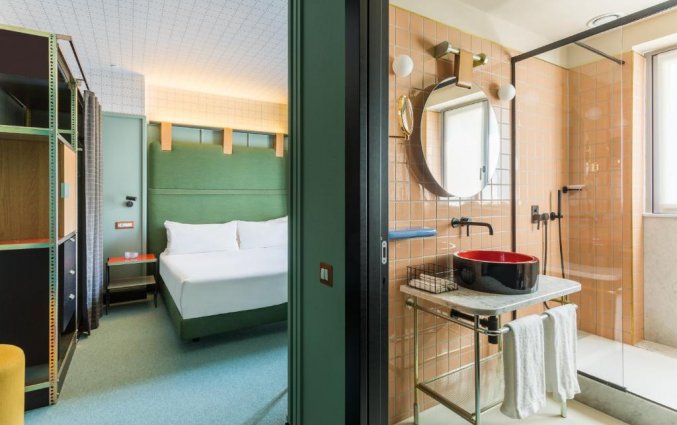 Slaapkamer van hotel Room Mate Giulia in Milaan